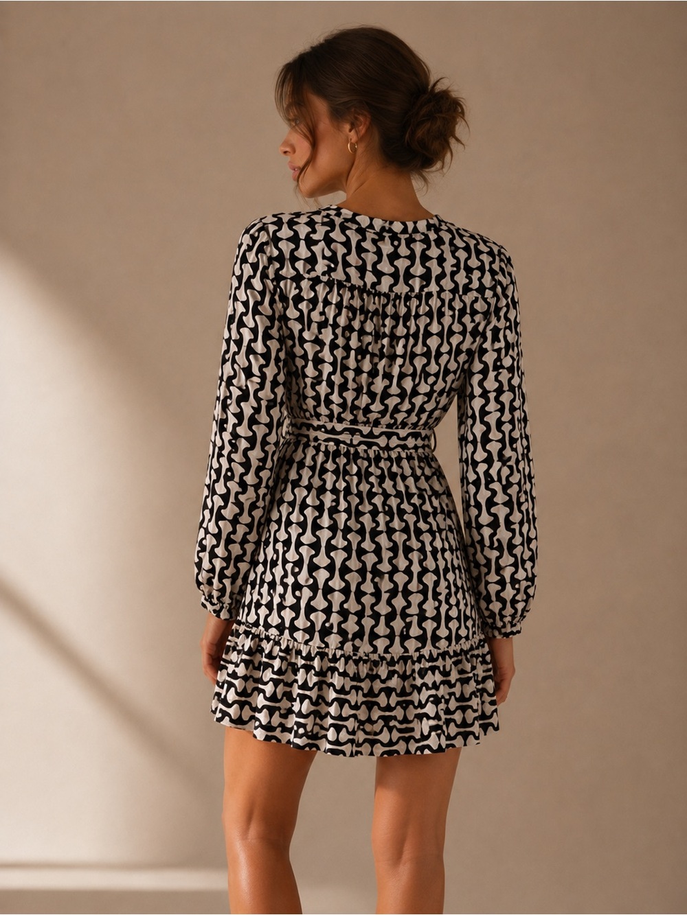 Jessica Simpson Black and Ivory Printed Long-Sleeve Boho Mini Dress Size Medium - Picture 2 of 5